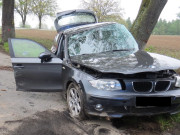 Opilá řidička BMW nabourala na Pelhřimovsku do stromu