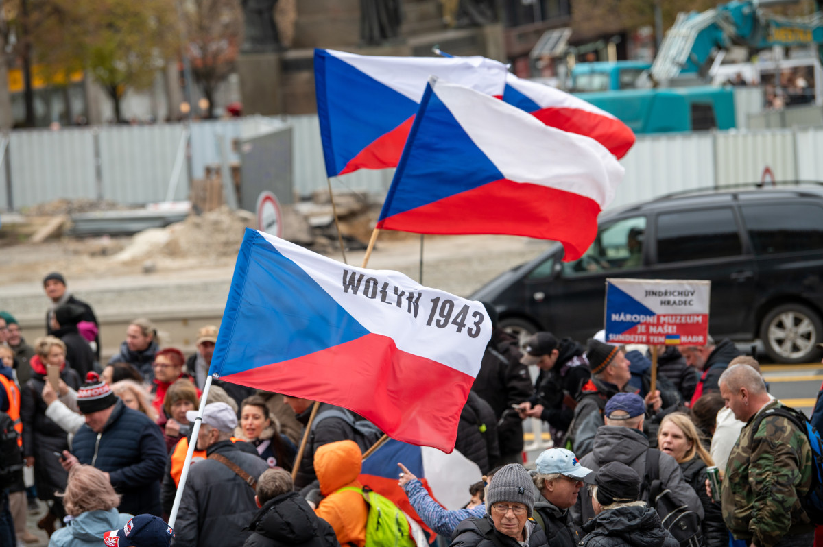 V průběhu demonstrace u Národního muzea zajistili policisté pět lidí