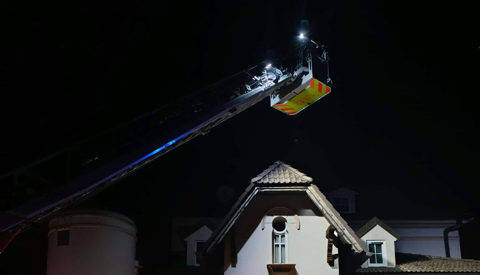 V hotelu v Čeladné došlo ke zborcení vnitřních konstrukcí. Hasiči zachránili dva zavalené lidi