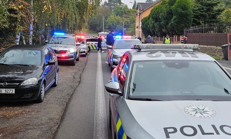 Policisté v Děčíně a v Jihlavě prohledávali školy kvůli bombovým výhrůžkám